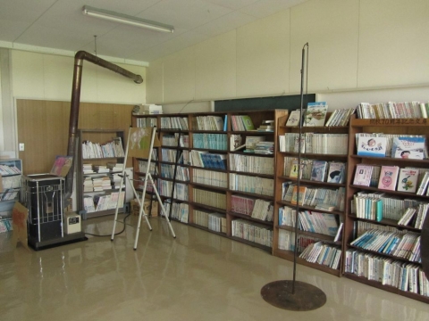 旧政和小学校図書室