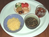 7/5　昼食　中華つけめん（こんにゃく麺）、牛串、れんこんはさみ揚げ、高野豆腐チーズ煮