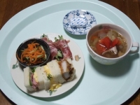 7/22　昼食　サンドイッチ、きゅうりの生ハム巻き、にんじんサラダ、野菜スープ