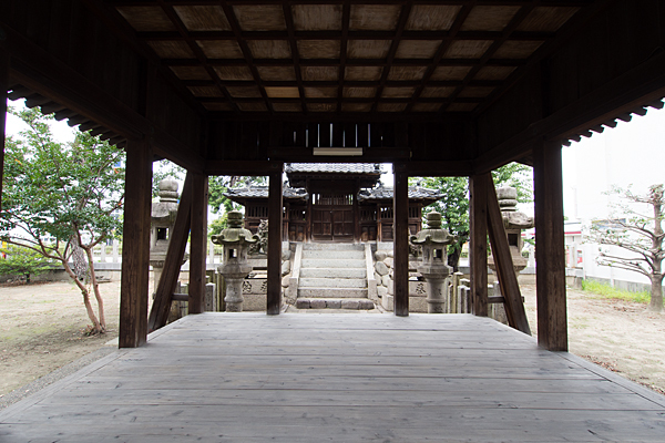 中島新町八劔社拝殿から本殿