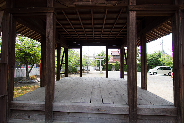 岩塚八幡社拝殿から見る境内