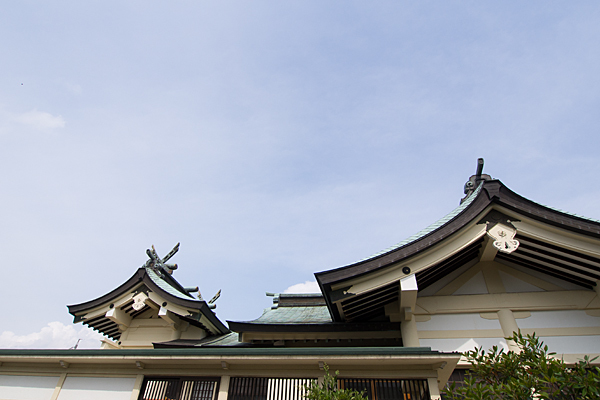 日吉神社本殿を横から