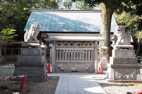 金城六所神社狛犬と蕃塀