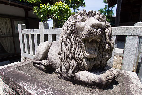 五軒家神明社ライオン像