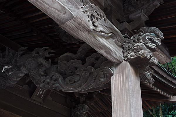 内々神社拝殿の彫り物