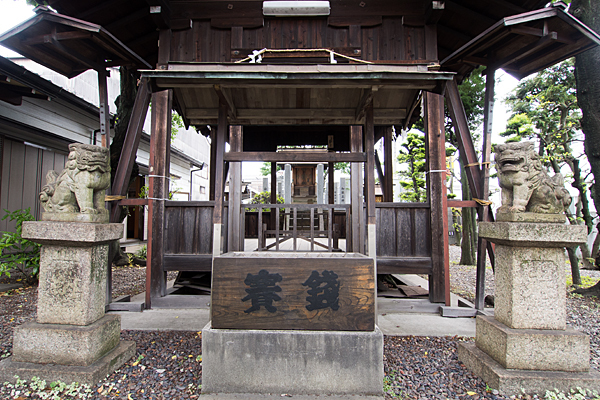 澤下神社拝殿と狛犬